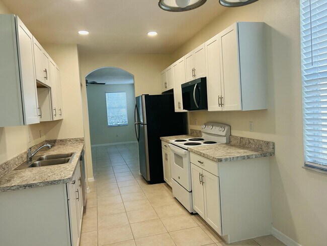 Foto del edificio - 2124 SE Eatonville Dr