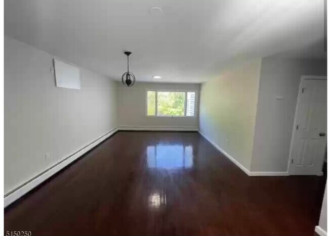 Living room - 135 New St
