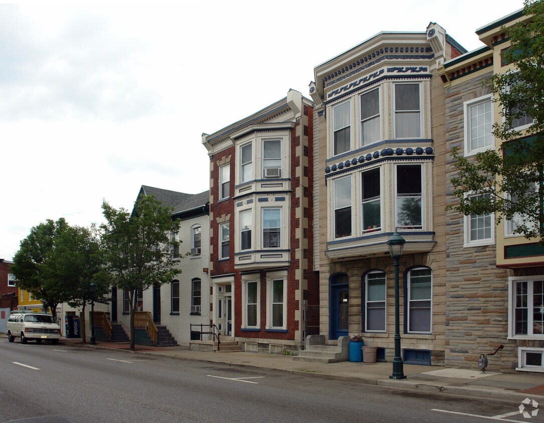 Primary Photo - 125 E Franklin St