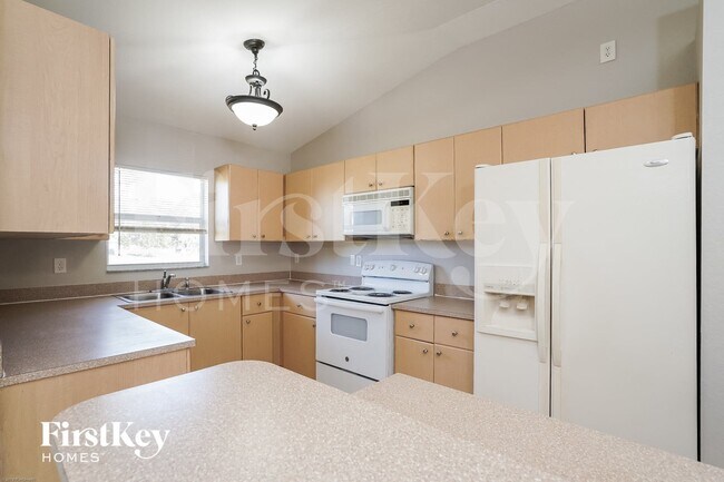 Building Photo - 3018 33rd St SW