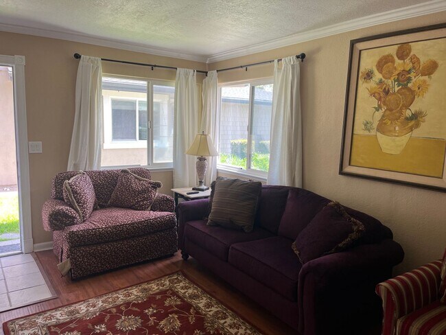 Building Photo - Welcome to your slice of paradise this FUL...