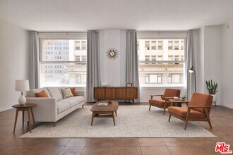 Building Photo - 215 W 7th St