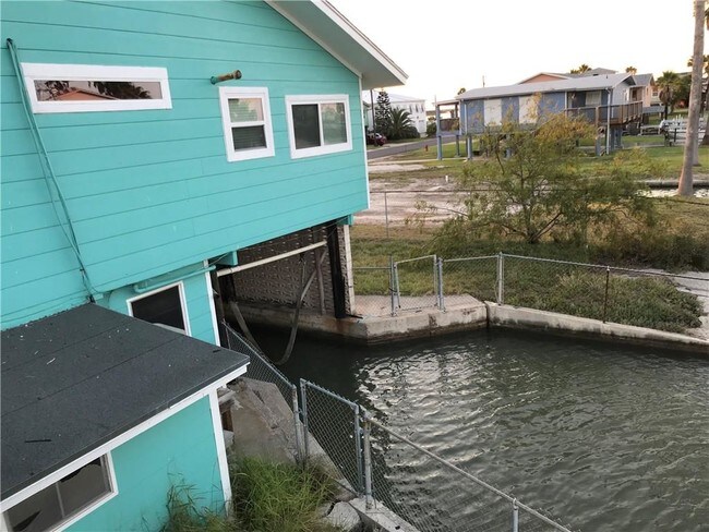 Building Photo - 301 Bayshore Dr