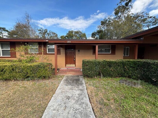 Foto del edificio - 1355 Lamanto Ave E