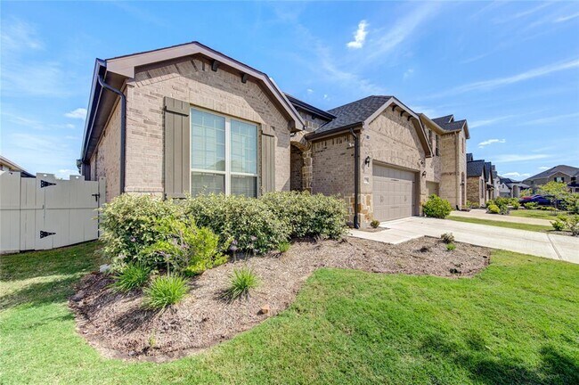 Building Photo - 10239 Bayou Oaks Dr