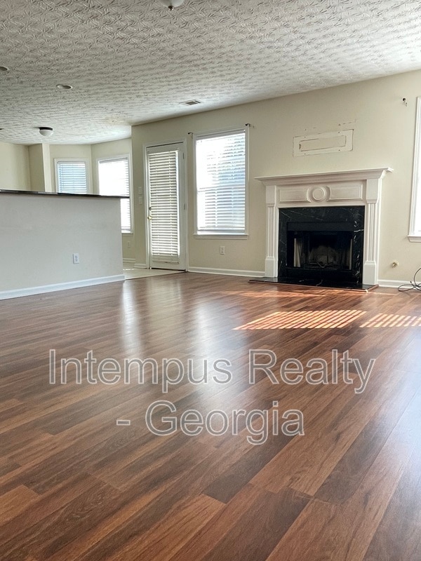 Building Photo - 2054 Pierce Way