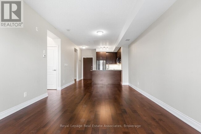 Building Photo - 3170 Erin Mills Pkwy