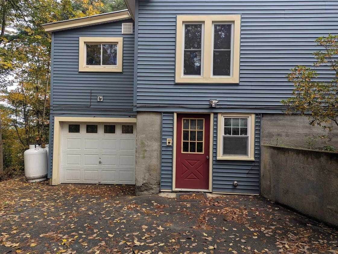 Primary Photo - 129 Green St