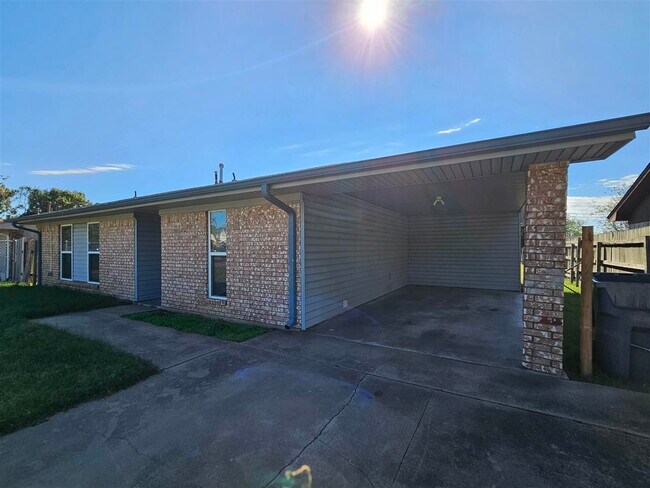 Foto del edificio - 6208 NW Birch Ave