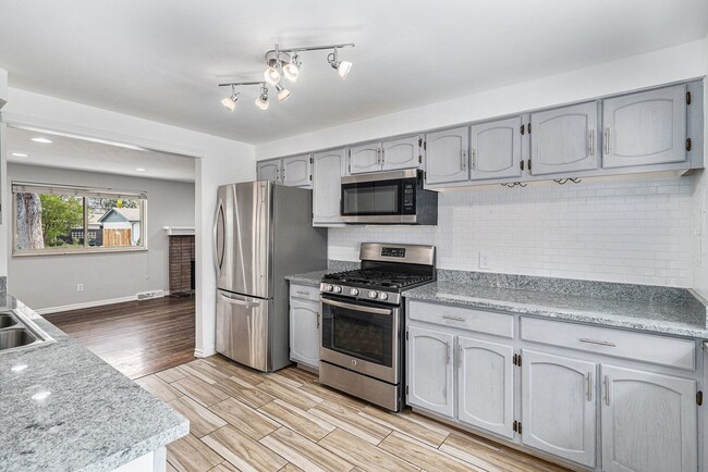 Building Photo - Updated Five-Bedroom Brick Ranch in the He...
