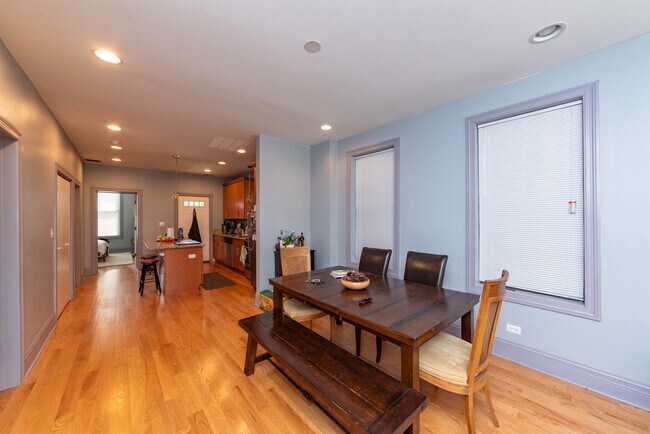 Foto del edificio - 2627 W Hirsch St