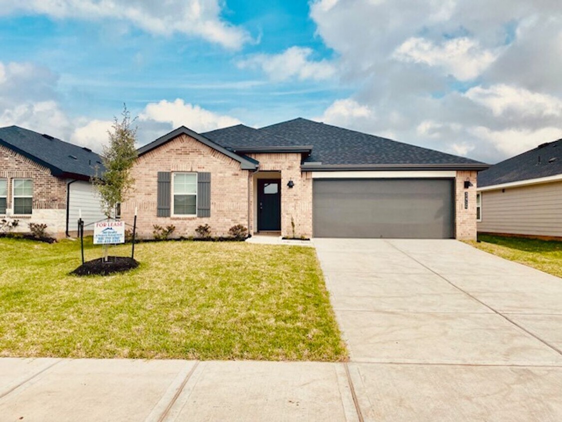 Primary Photo - Grand Entry W/High Ceilings! Gorgeous Ligh...