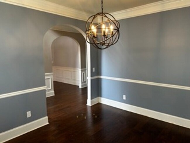 Foto del edificio - Spacious 5BR/4BA Home in Desirable Lexington Neighborhood – Bright Layout, Great Storage & Prime ...