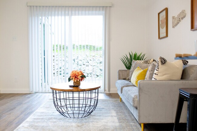 Foto del edificio - 619 Jack Stephens Dr