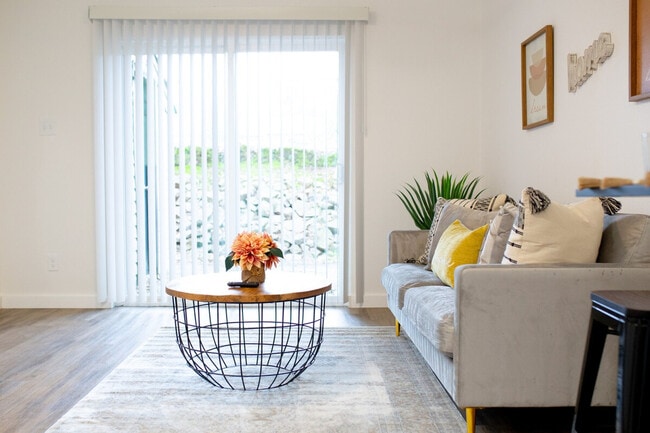 Building Photo - 619 Jack Stephens Dr