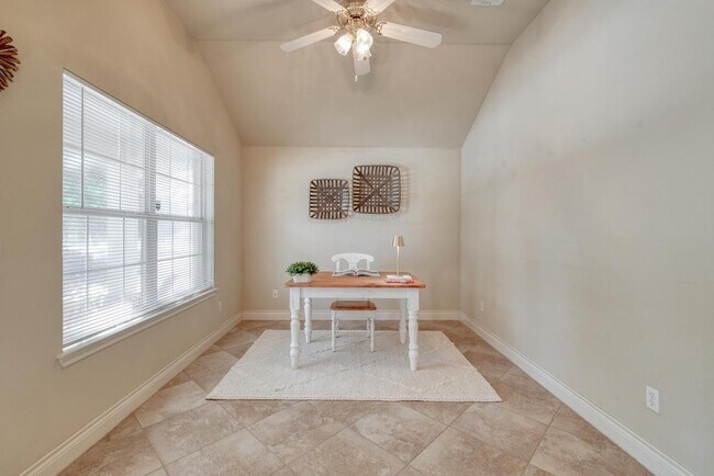 Foto del edificio - 1303 Ridgewood Dr