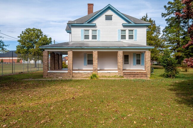 Building Photo - Stellar Location Right Behind Campbell Foo...