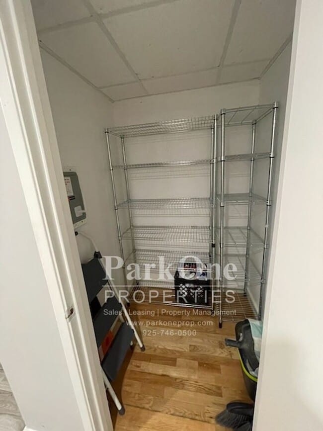 Foto del edificio - Spacious Condo Near Downtown Walnut Creek ...