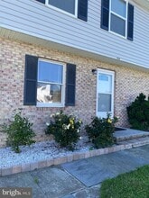 Building Photo - 208 Hackberry Dr