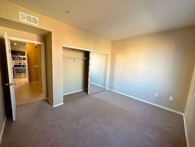 Building Photo - 5401 E Van Buren St