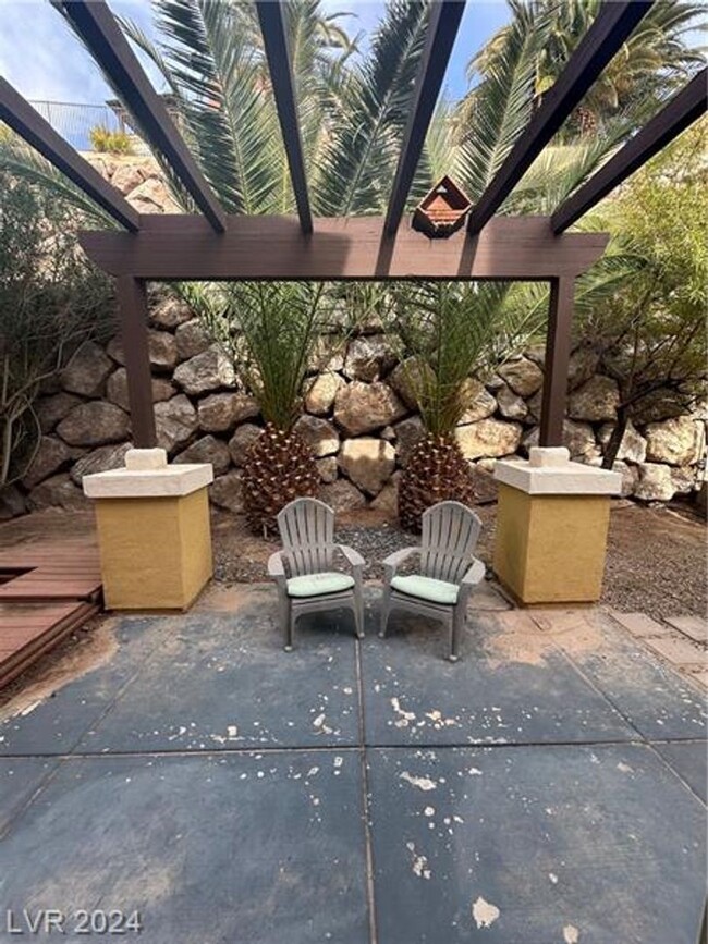 Building Photo - **Charming 3 Bedroom, 2.5 Bath Italian Sty...