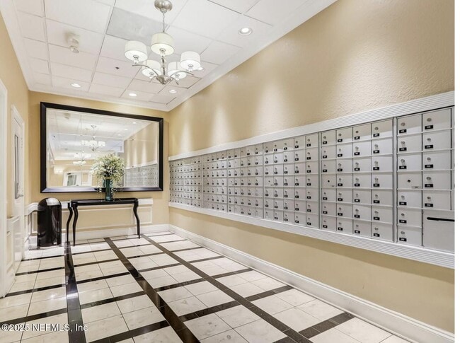 Building Photo - 311 W Ashley St