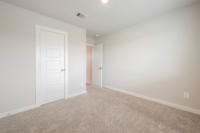 Building Photo - 2920 Gunnersbury Dr