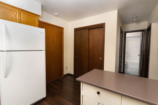 Foto del edificio - 2114 S 96th St