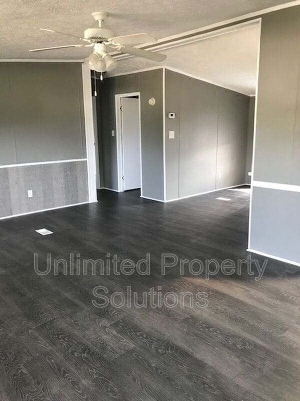 Building Photo - 6140 Carolina Beach Rd