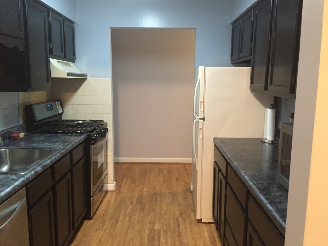 15 Canterbury Square, Alexandria, VA 22304 Condo for Rent in