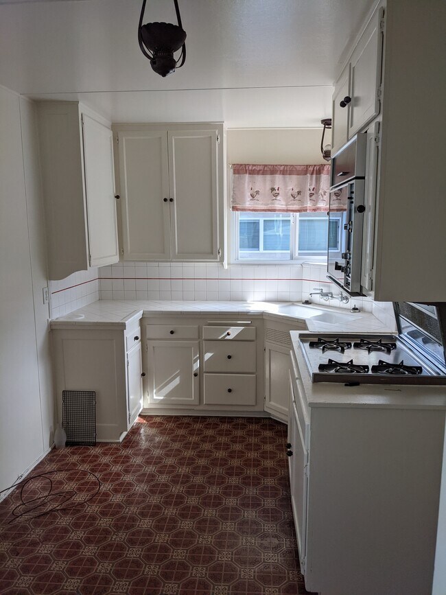 kitchen - 1313 Portola Ave
