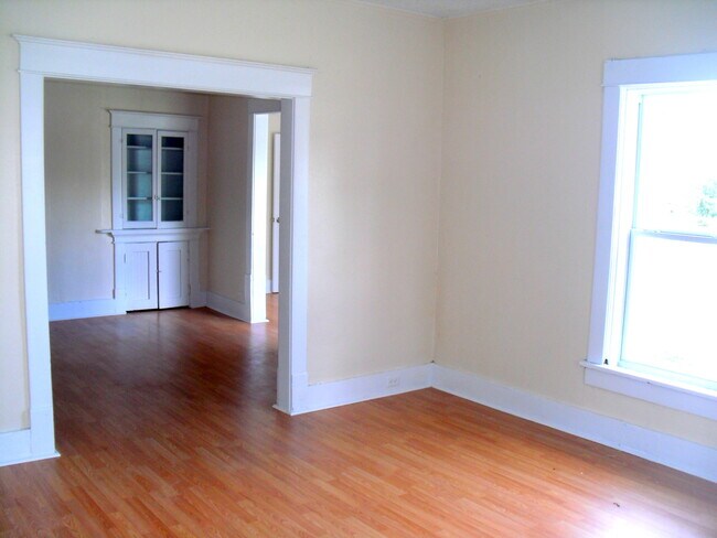 Building Photo - 211 S Cornelia Ave