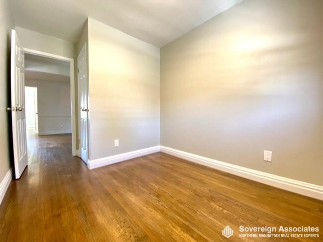 Foto del edificio - Renovated 3BR Apartment