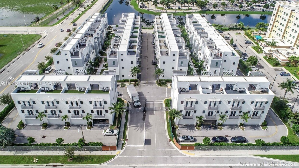 Primary Photo - 9123 NW 33rd St