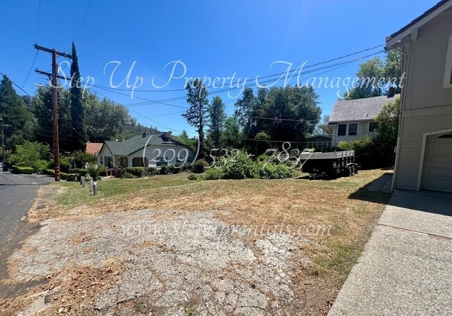 Building Photo - Beautiful 1920's 3 Bed 1 Bath Home Within ...
