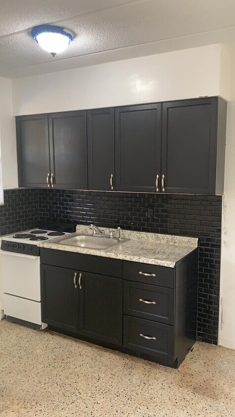 Primary Photo - 1235 W 66th St