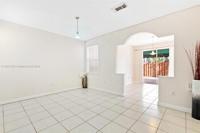 Building Photo - 4827 NW 108th Ct