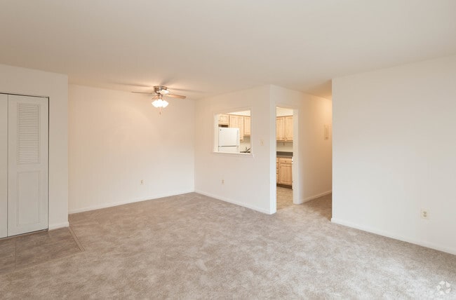 2BR, 1.5BA - 844 SF - Woodsdale Apartments