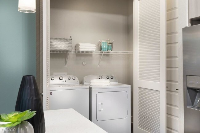 Foto del edificio - 1 br, 1 bath Apartment - 2009 Congress St 021