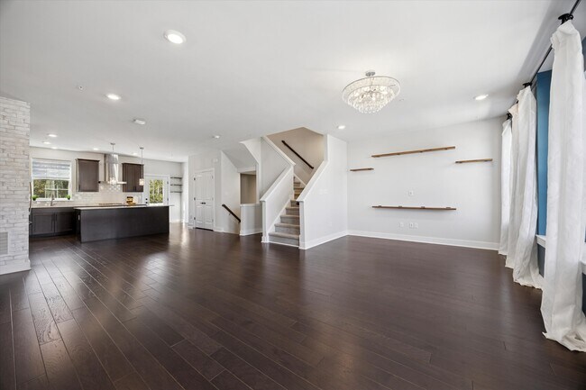 Sala de estar y comedor - 138 Livingston Ln