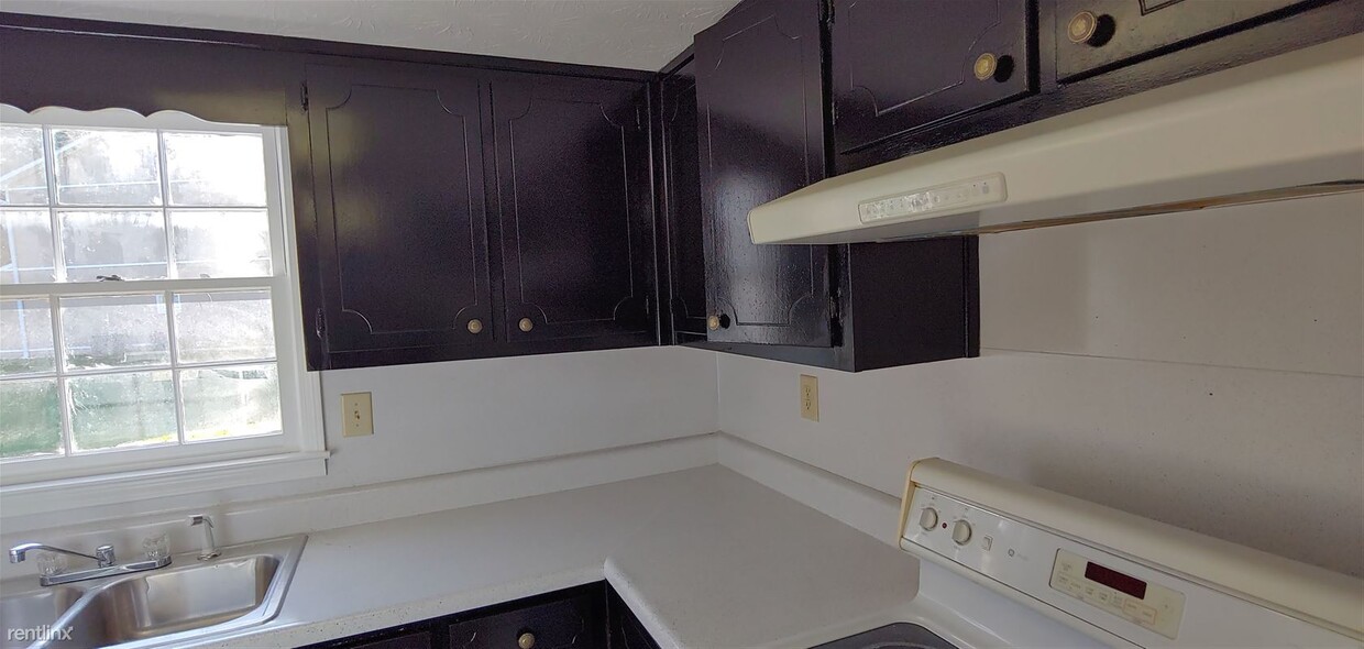 Building Photo - 2 br, 2.5 bath Townhome - 1008 Jeanette Ln...
