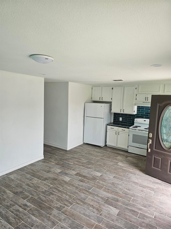 Building Photo - 4933 Franzetta St