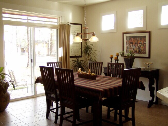 Foto del edificio - 964 Creek View Dr