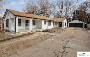 Building Photo - 742-744 S Broadview St