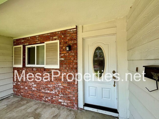 Building Photo - 561 Spruce St