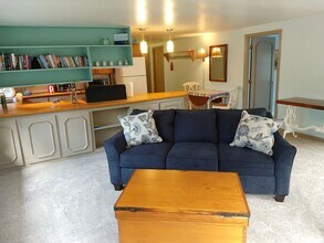 Building Photo - 10 Loon Hollow