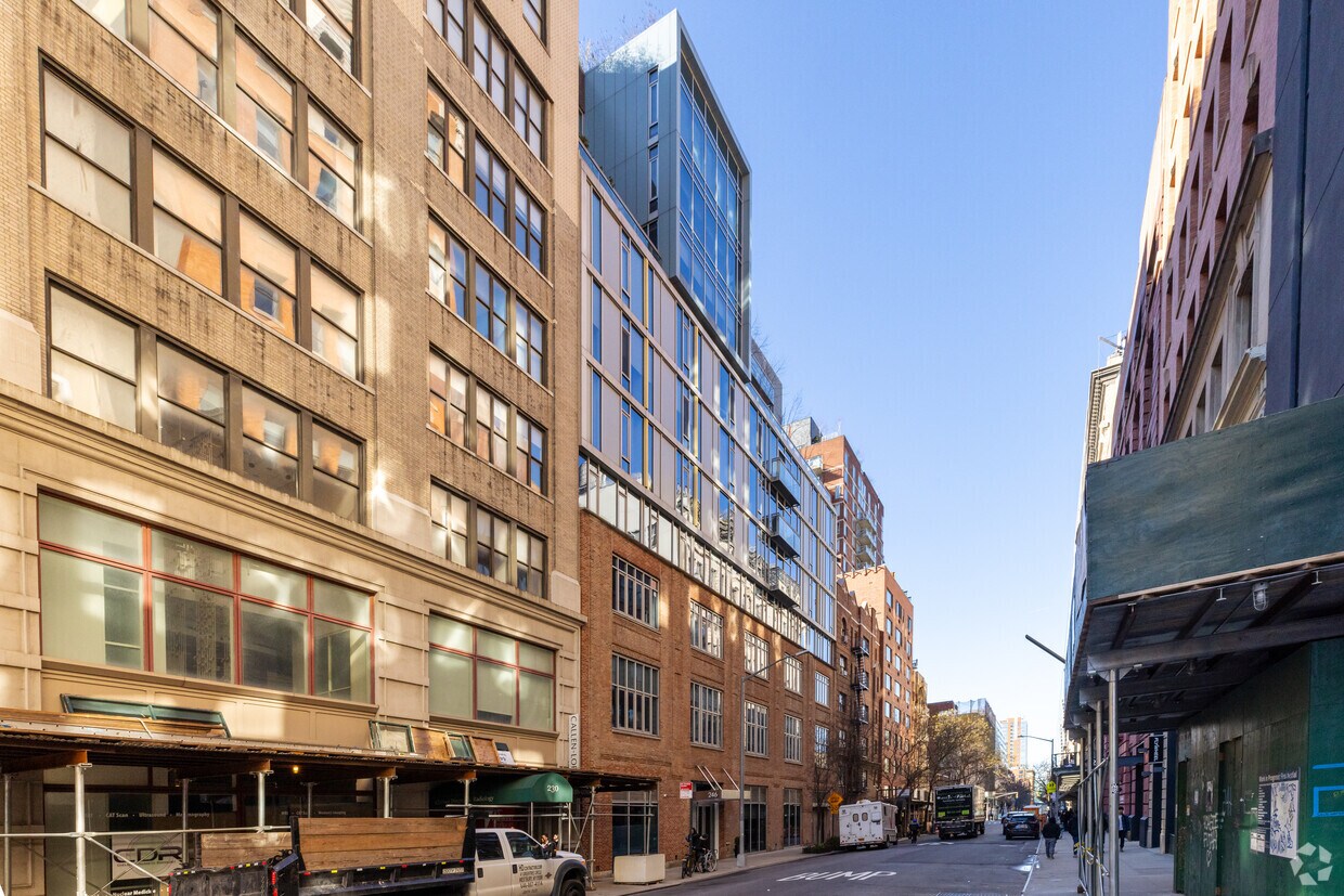 Foto principal - 246 W 17th St