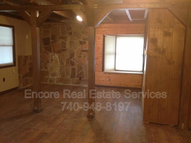 Foto del edificio - 52 Railroad St SW