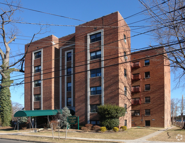 Building Photo - Wood Arms Apartments