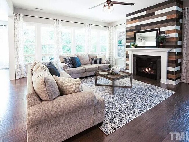 Foto del edificio - 312 Sweetbriar Rose Ct